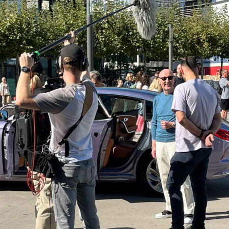 Behind-the-scenes: Tontechniker bei der Arbeit am Mischpult